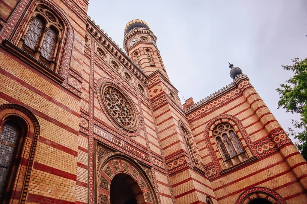 Dohany synagogue facade up close
