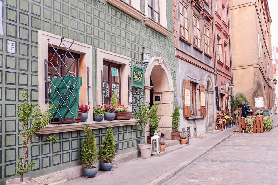 Where to visit in Warsaw - streets in Old Town