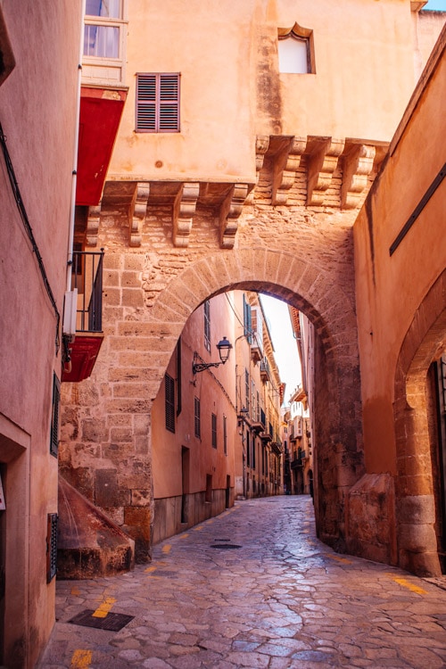 medieval arch in the Jewish quarter of Palma