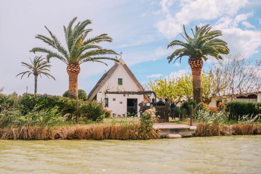 Lakeside Barraca house in El Palmar Spain