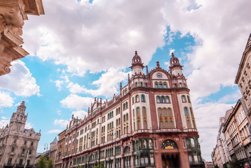 Facade of Parisi Udvar, a building in Budapest
